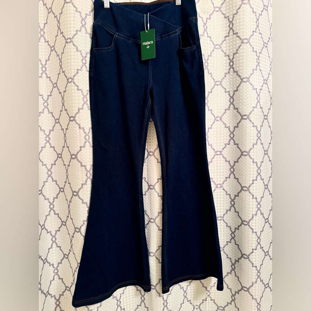 Halara medium petite crossover flares